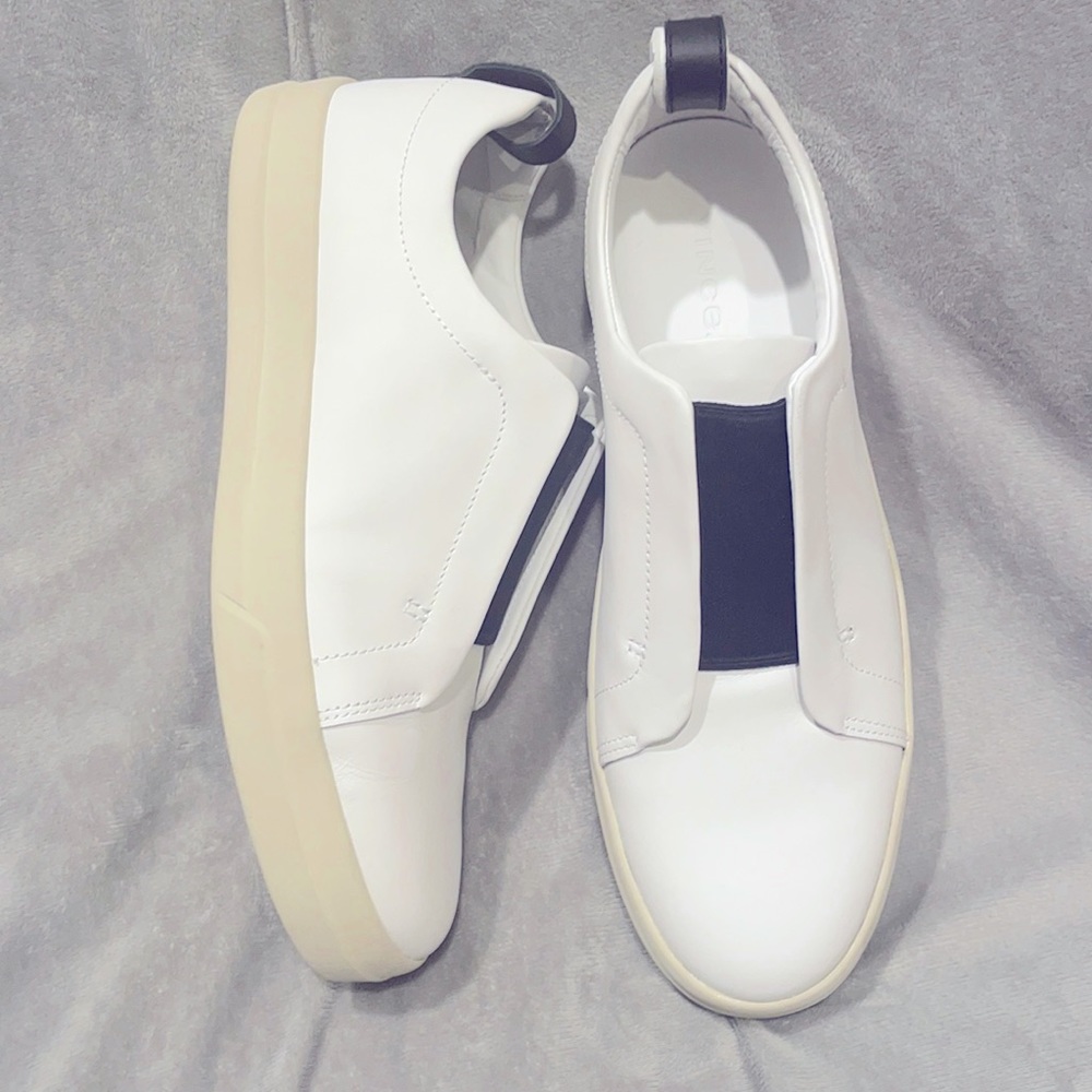 Vince extremely comfortable slip-on sneaker. Size 9.5 fits as a 10/10.5